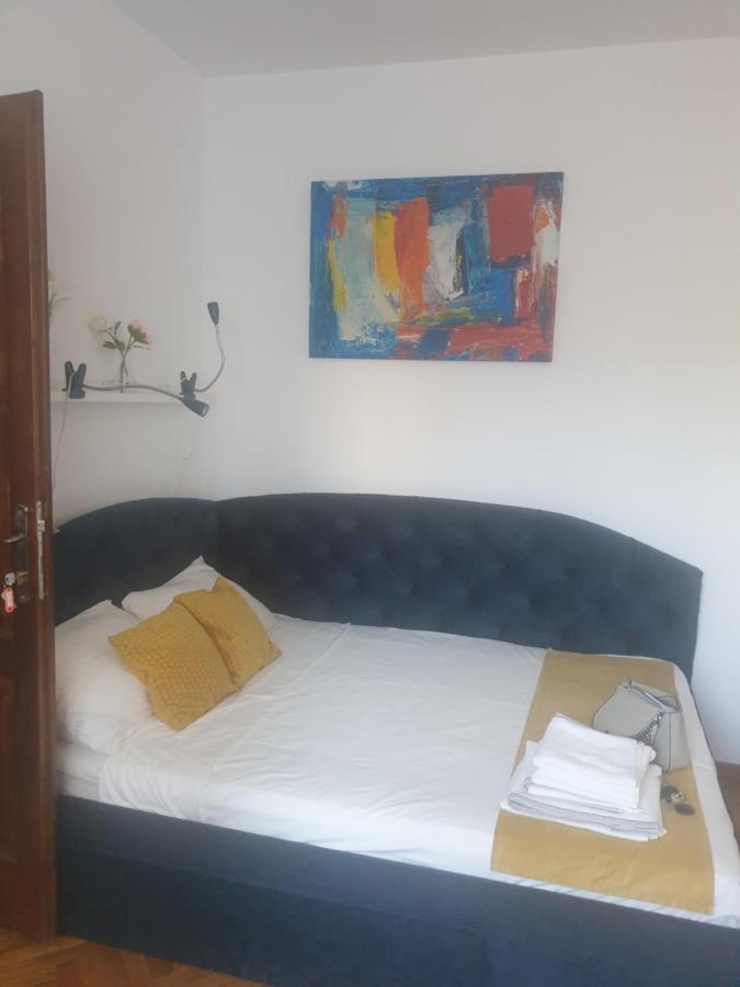 Studio Yellow - Piata Victoriei Bucureşti Ngoại thất bức ảnh