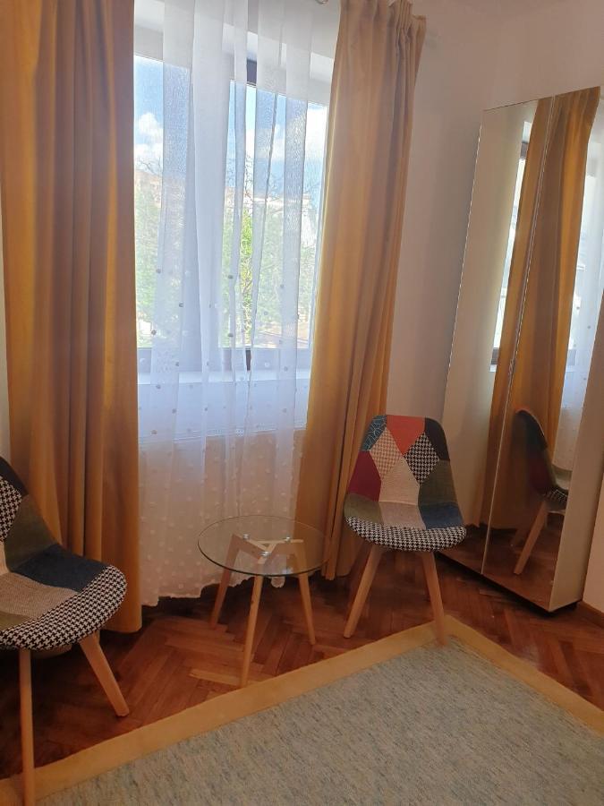 Studio Yellow - Piata Victoriei Bucureşti Ngoại thất bức ảnh