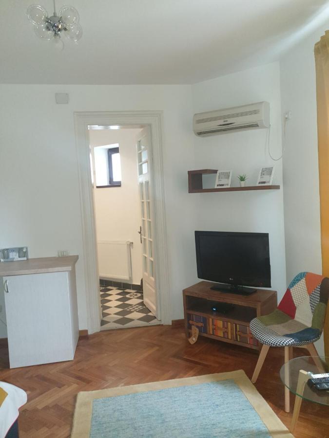 Studio Yellow - Piata Victoriei Bucureşti Ngoại thất bức ảnh